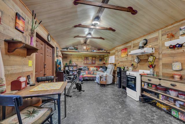 105 Dripping Springs Rd, Monterey, TN 38574