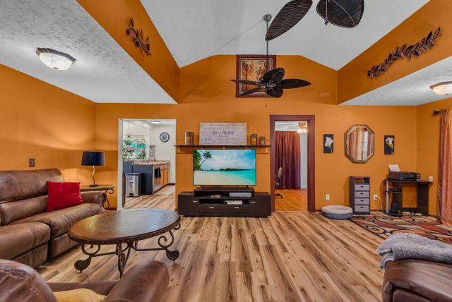 105 Dripping Springs Rd, Monterey, TN 38574