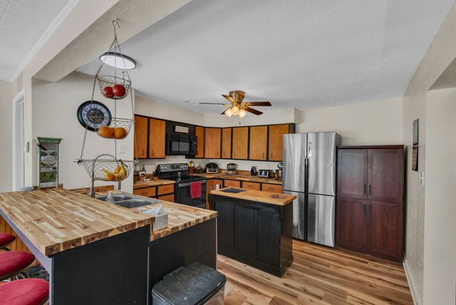 105 Dripping Springs Rd, Monterey, TN 38574