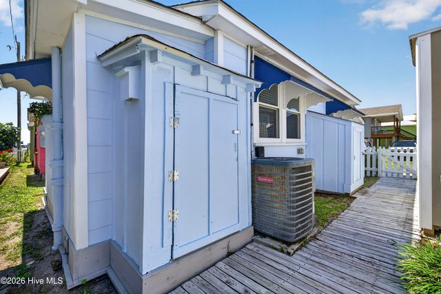 617 S 3rd Avenue, Kure Beach, NC 28449