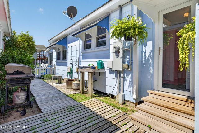 617 S 3rd Avenue, Kure Beach, NC 28449