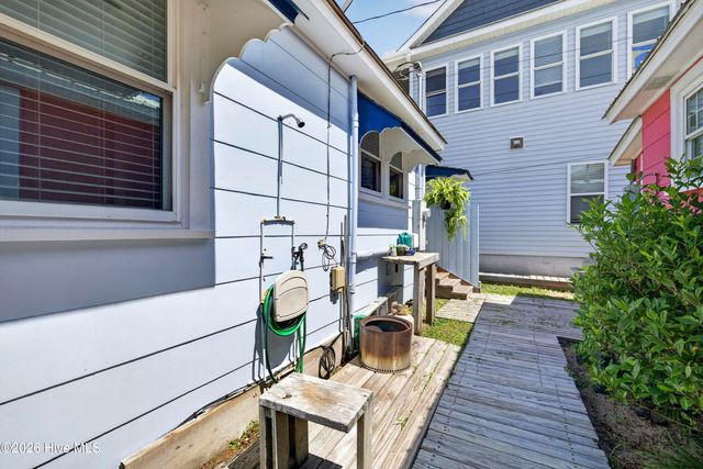617 S 3rd Avenue, Kure Beach, NC 28449