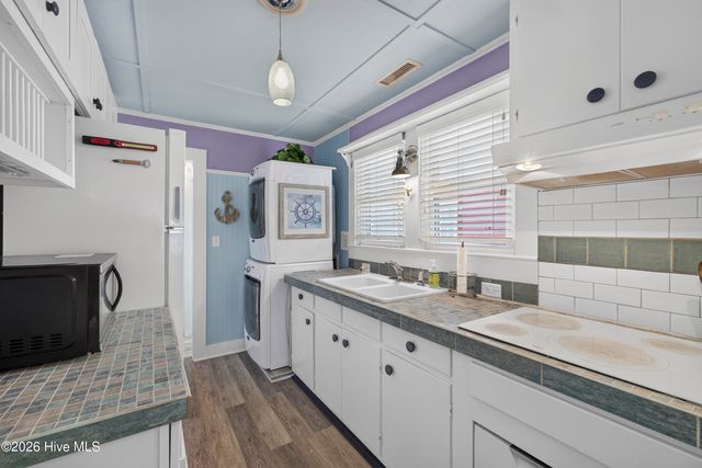 617 S 3rd Avenue, Kure Beach, NC 28449