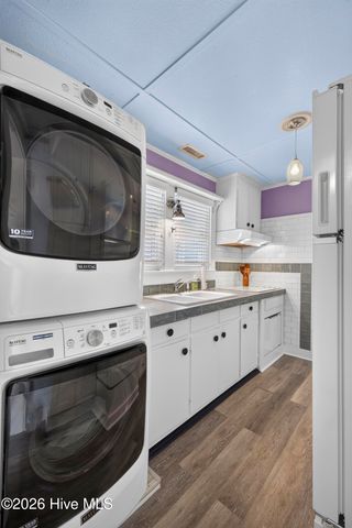 617 S 3rd Avenue, Kure Beach, NC 28449