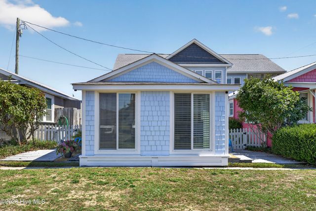 617 S 3rd Avenue, Kure Beach, NC 28449