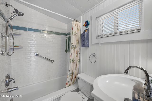 617 S 3rd Avenue, Kure Beach, NC 28449