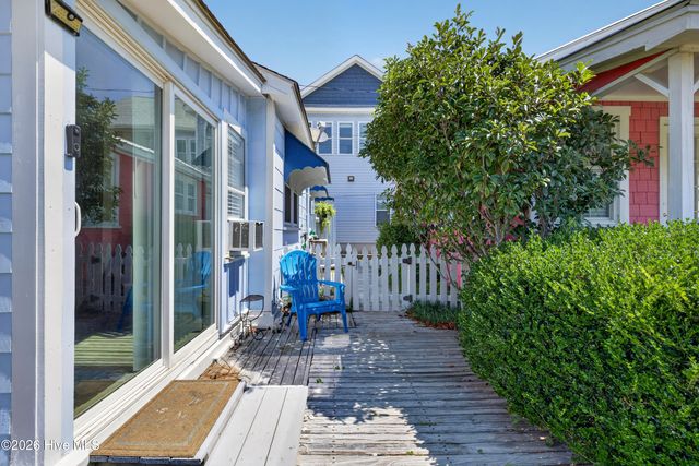 617 S 3rd Avenue, Kure Beach, NC 28449