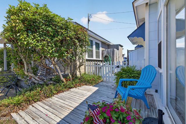 617 S 3rd Avenue, Kure Beach, NC 28449