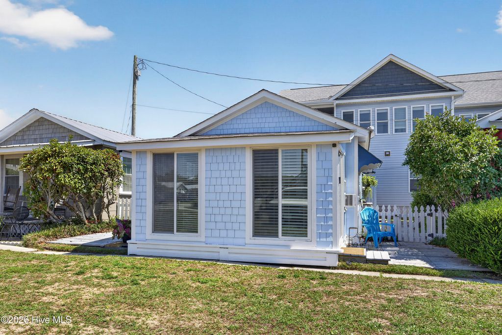 617 S 3rd Avenue, Kure Beach, NC 28449