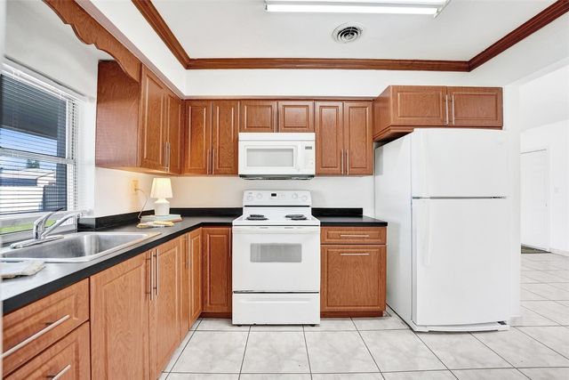 8211 NW 10th Street, Pembroke Pines, FL 33024