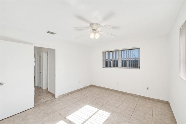 8211 NW 10th Street, Pembroke Pines, FL 33024