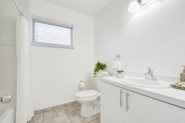 8211 NW 10th Street, Pembroke Pines, FL 33024