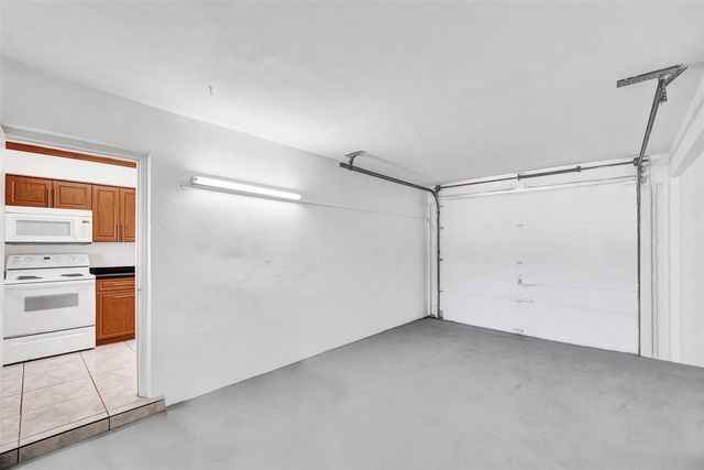 8211 NW 10th Street, Pembroke Pines, FL 33024