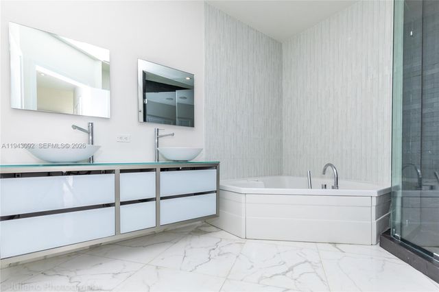 901 Brickell Key Blvd 3407, Miami, FL 33131