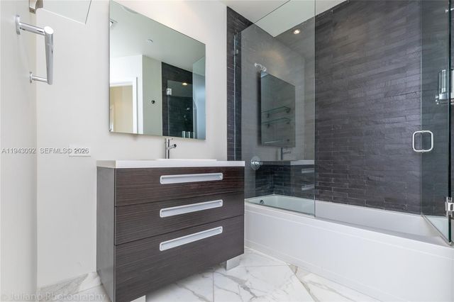 901 Brickell Key Blvd 3407, Miami, FL 33131