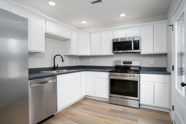 97 Sugar Lane, Crane, MO 65633