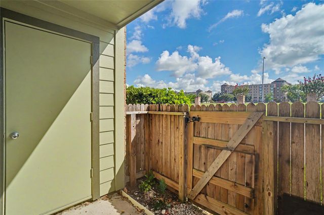 18800 Egret Bay Boulevard 609, Webster, TX 77058
