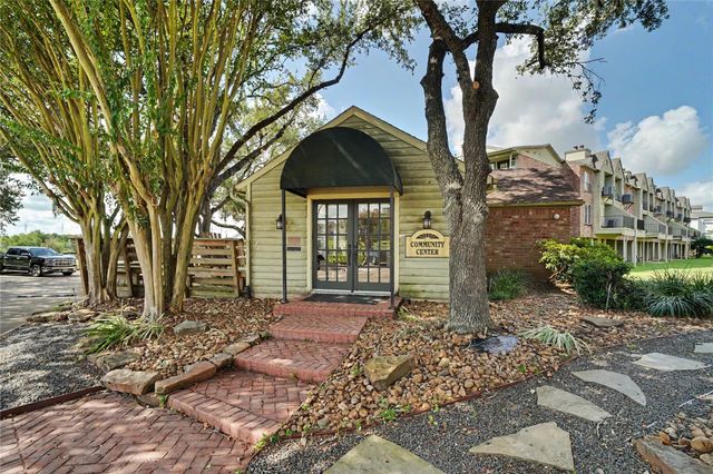 18800 Egret Bay Boulevard 609, Webster, TX 77058