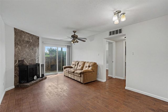 18800 Egret Bay Boulevard 609, Webster, TX 77058