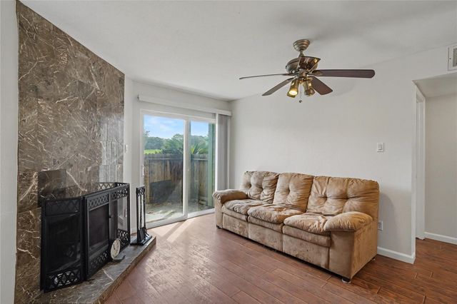 18800 Egret Bay Boulevard 609, Webster, TX 77058