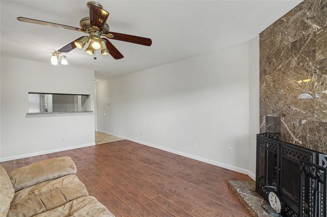 18800 Egret Bay Boulevard 609, Webster, TX 77058