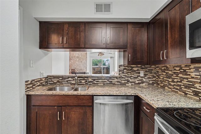 18800 Egret Bay Boulevard 609, Webster, TX 77058