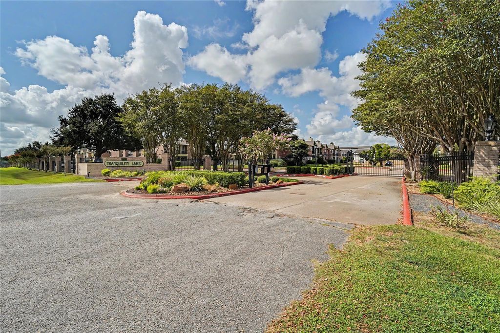 18800 Egret Bay Boulevard 609, Webster, TX 77058