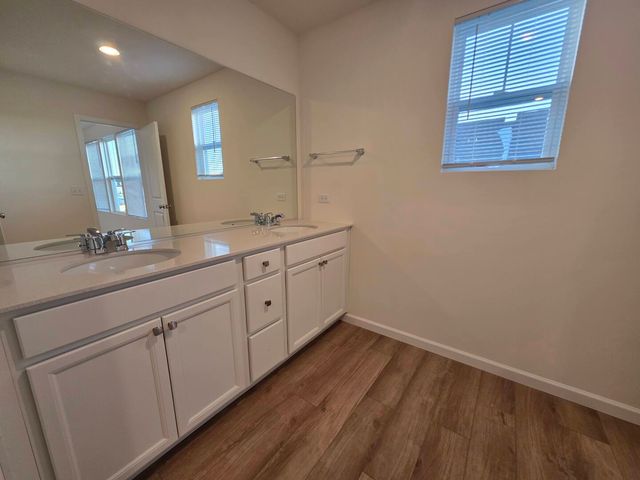 5915 Hawkweed Drive 08703, Naperville, IL 60564