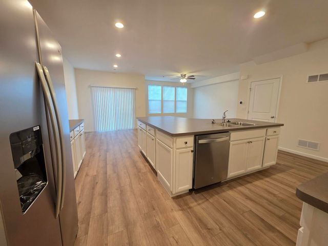 5915 Hawkweed Drive 08703, Naperville, IL 60564