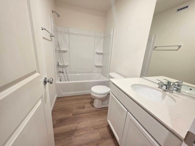 5915 Hawkweed Drive 08703, Naperville, IL 60564