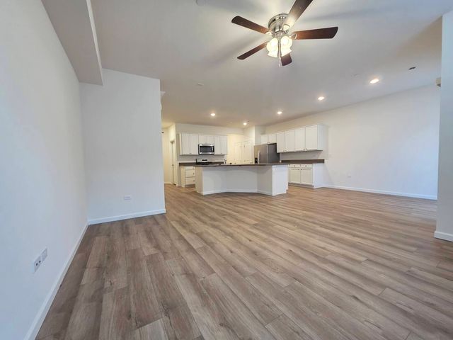 5915 Hawkweed Drive 08703, Naperville, IL 60564