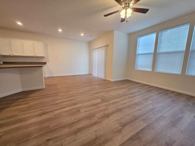 5915 Hawkweed Drive 08703, Naperville, IL 60564