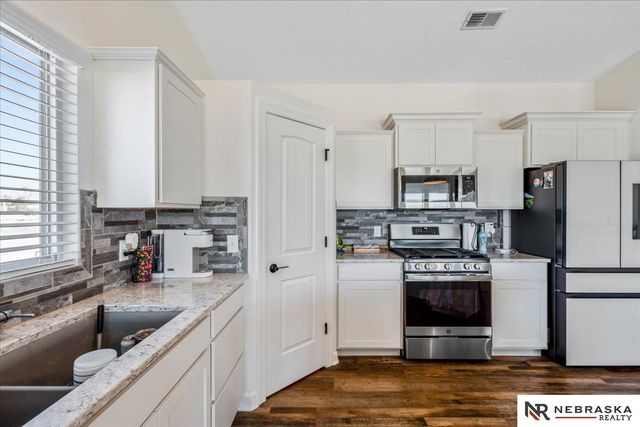 18135 Camden Avenue, Elkhorn, NE 68022