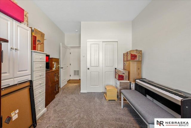 18135 Camden Avenue, Elkhorn, NE 68022