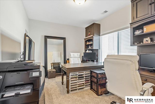 18135 Camden Avenue, Elkhorn, NE 68022