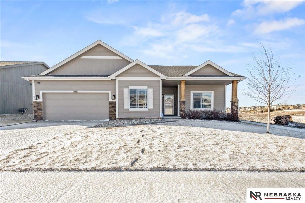 18135 Camden Avenue, Elkhorn, NE 68022