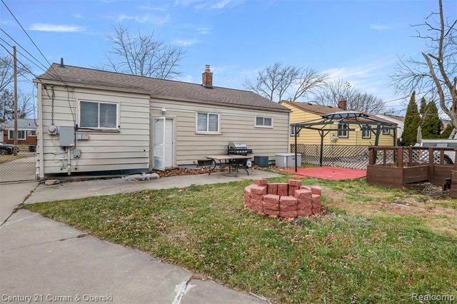 26260 Bryan Street, Roseville, MI 48066