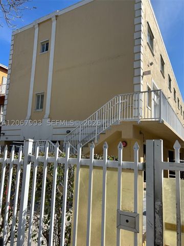 928 SW 3 207, Miami, FL 33130