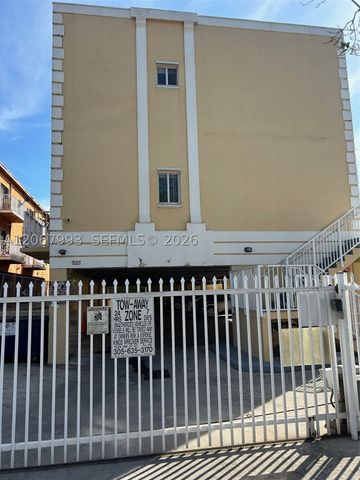 928 SW 3 207, Miami, FL 33130
