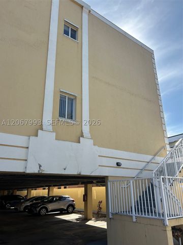 928 SW 3 207, Miami, FL 33130