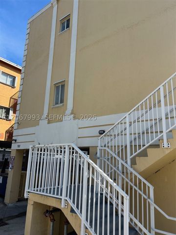 928 SW 3 207, Miami, FL 33130