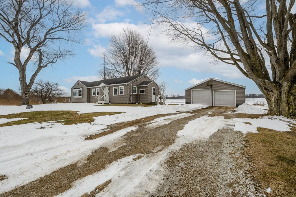 940 Mount Tabor Road, Buchanan, MI 49107