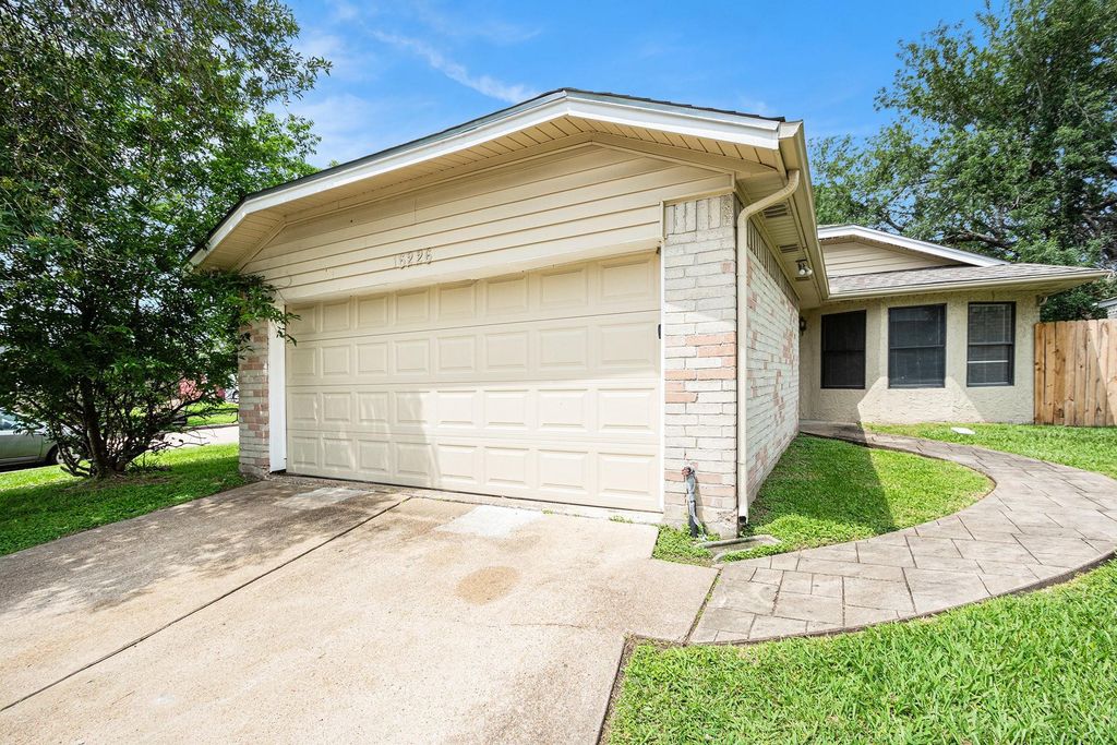 16226 Alden Ridge Drive, Houston, TX 77053
