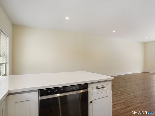 6 Beacon Square 7, Fairfield, CT 06825