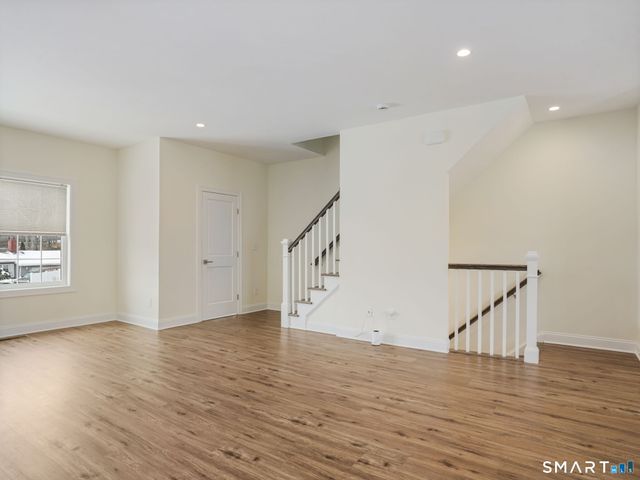 6 Beacon Square 7, Fairfield, CT 06825