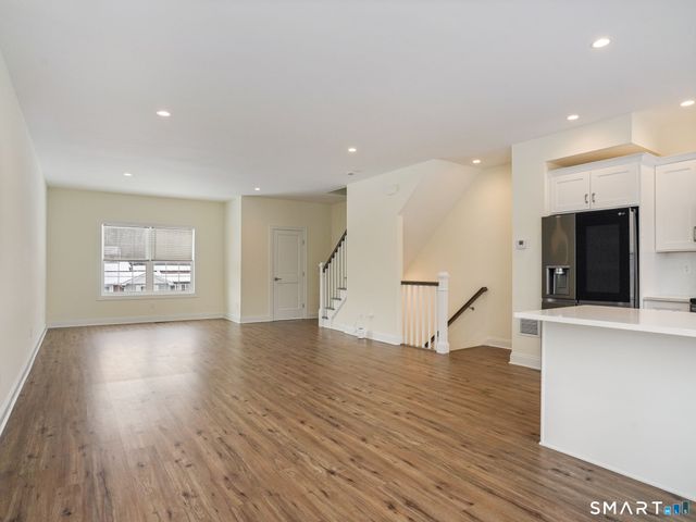 6 Beacon Square 7, Fairfield, CT 06825