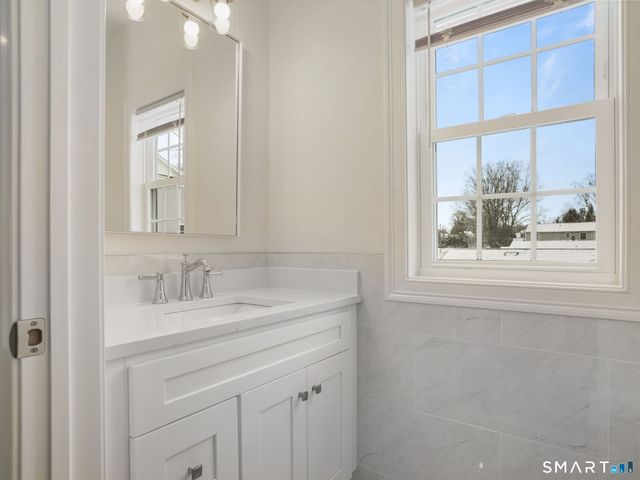 6 Beacon Square 7, Fairfield, CT 06825