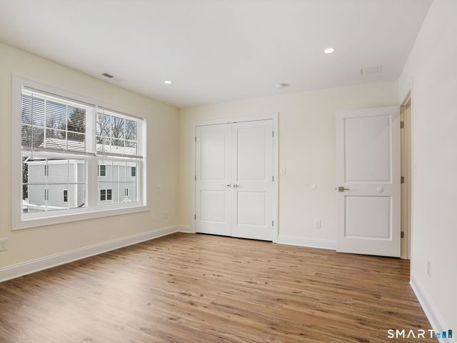 6 Beacon Square 7, Fairfield, CT 06825