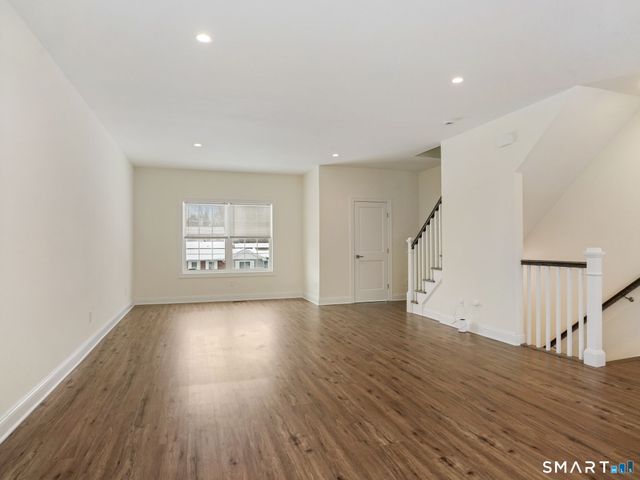 6 Beacon Square 7, Fairfield, CT 06825