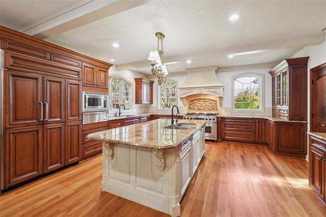 14031 Willow Drive, Clive, IA 50325